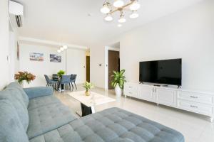 Căn Hộ 2 Phòng Ngủ Nhìn Ra Sông (Two-Bedroom Apartment with River View)