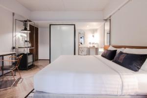 Phòng Loại Sang Giường Lớn (Deluxe King Room)