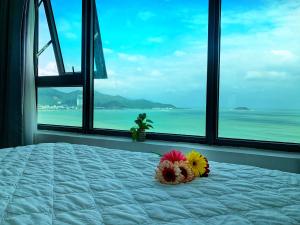 Căn Hộ Nhìn Ra Vườn (Apartment with Garden View)
