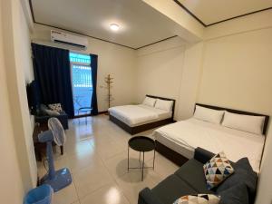 Suite Gia Đình Có Ban Công (Family Suite with Balcony)