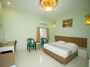 Phòng Tiêu Chuẩn Giường Đôi Lớn (Standard Queen Room)