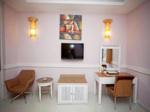 Phòng Tiêu Chuẩn Giường Đôi Lớn (Standard Queen Room)