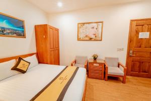 Phòng Giường Đôi Với Phòng Tắm Chung (Double Room with Shared Bathroom)