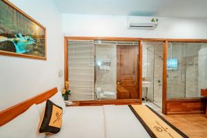 Phòng Giường Đôi Với Phòng Tắm Chung (Double Room with Shared Bathroom)