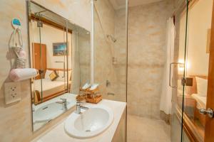 Phòng Đôi Cao Cấp (Superior Double Room)