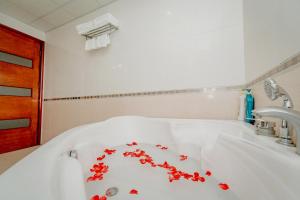 Phòng Deluxe Giường Đôi Có Bồn Tắm (Deluxe Double Room with Bath)