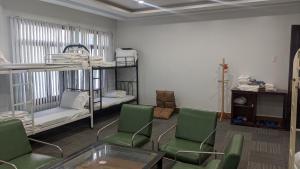 Phòng Ngủ Tập Thể Cho Cả Nam Và Nữ (Mixed Dormitory Room)