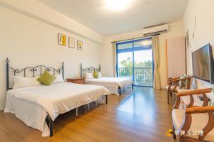 Phòng Tiêu Chuẩn 4 Người (Standard Quadruple Room)