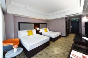 Phòng Deluxe Có 2 Giường Cỡ Queen (Deluxe Queen Room with Two Queen Beds)