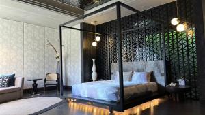 Queen Room (Check-in after 22:00)