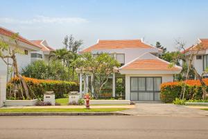 Biệt Thự Có Hồ Bơi Riêng (Villa with Private Pool)