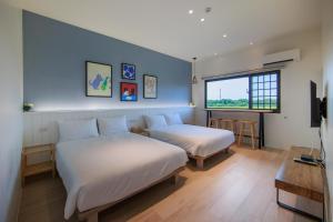 Nhà 3 Phòng Ngủ (Three-Bedroom House)