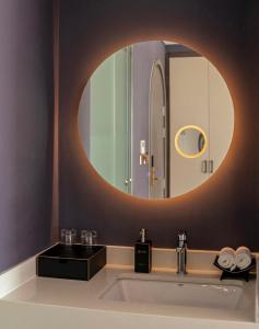 Phòng Superior 2 giường có ban công (Superior Twin Room with Balcony)