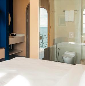 Phòng Có Giường Cỡ Queen Nhìn Ra Biển (Queen Room with Sea View)