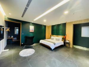 Phòng Superior giường đôi lớn (Superior Queen Room)