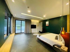 Phòng Superior giường đôi lớn (Superior Queen Room)