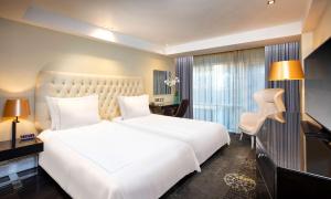 Superior Twin Room room in Park Plaza London Riverbank