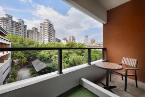 Classic Family, Guest room, 2 Double, City view