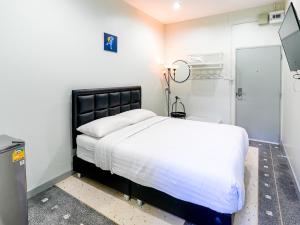 Phòng Loại Sang Hướng Thành Phố Có Ban Công Giường Đôi (Deluxe Double City View with Balcony)