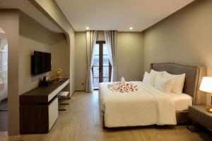 Phòng có giường Queen và ban công (Queen Room With Balcony)