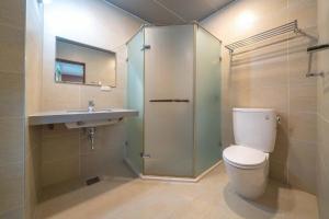 Phòng Deluxe Giường Đôi Có Ban Công (Deluxe Double Room with Balcony)