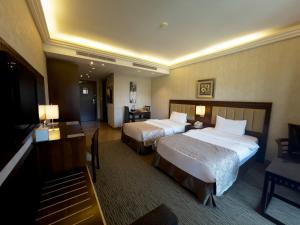 Grand Deluxe Room Twin Bed with balcony room in Lancaster Suites Raouche