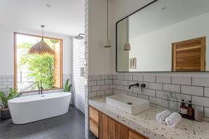 Biệt Thự 3 Phòng Ngủ (Three-Bedroom Villa)