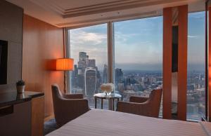 Deluxe King Room with City View room in Shangri-La Hotel at The Shard London
