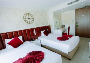 Phòng 2 giường đơn Hướng phố (Twin Room City View)