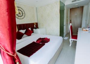 Phòng Loại Sang Hướng Thành Phố Có Ban Công Giường Đôi (Deluxe Double City View with Balcony)