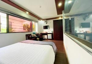 Phòng Đơn Nhìn Ra Núi (Single Room with Mountain View)