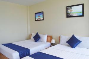 Phòng Ba Người Hướng Núi (Triple Mountain View Room)