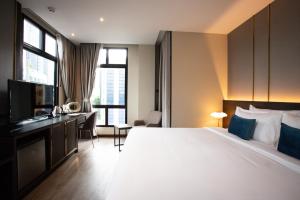 Phòng Loại Sang Giường Lớn (Deluxe King Room)