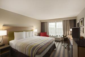 King Room - Disability Access/Non-Smoking room in Country Inn & Suites by Radisson Gatlinburg TN