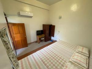 Phòng 4 Người Có Phòng Tắm Riêng Bên Ngoài (Quadruple Room with Private External Bathroom)