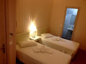 Budget Double or Twin Room with no window - Basement room in Phidias Hotel