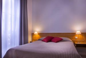 Double Room with Shower room in Hôtel Le Compostelle