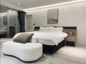 Phòng Có Giường Cỡ King Với Ban Công (King Room with Balcony)
