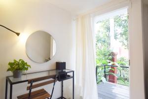 Phòng 2 giường đơn có ban công (Twin Room with Balcony)