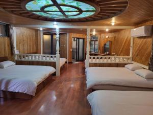 Phòng Gia Đình Có Vòi Sen (Family Room with Shower)