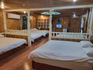 Phòng Gia Đình Có Vòi Sen (Family Room with Shower)