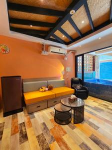 Nhà 4 Phòng Ngủ (Four-Bedroom House)