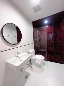 Phòng Deluxe giường đôi lớn 2 (Deluxe Queen Room 2)