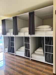 Phòng Tập Thể – Cả Nam Và Nữ (Dormitory Room - Mixed)