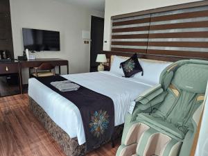 Suite Lớn có Ban Công (Executive Suite with Balcony)