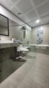 Suite Lớn có Ban Công (Executive Suite with Balcony)