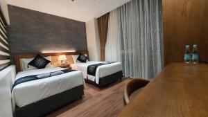 Phòng 2 giường có ban công (Twin Room with Balcony)