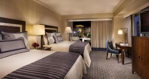 Deluxe Double Room with Two Double Beds room in Omni Los Angeles Hotel California Plaza