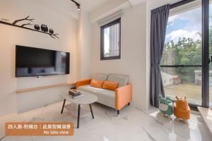 Phòng 4 Người Có Ban Công (Quadruple Room with Balcony)
