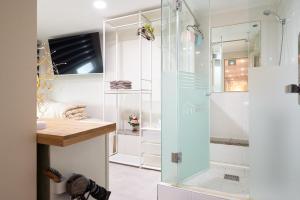 Double Room with Shower - Shared Toilet - Fitness Coupon